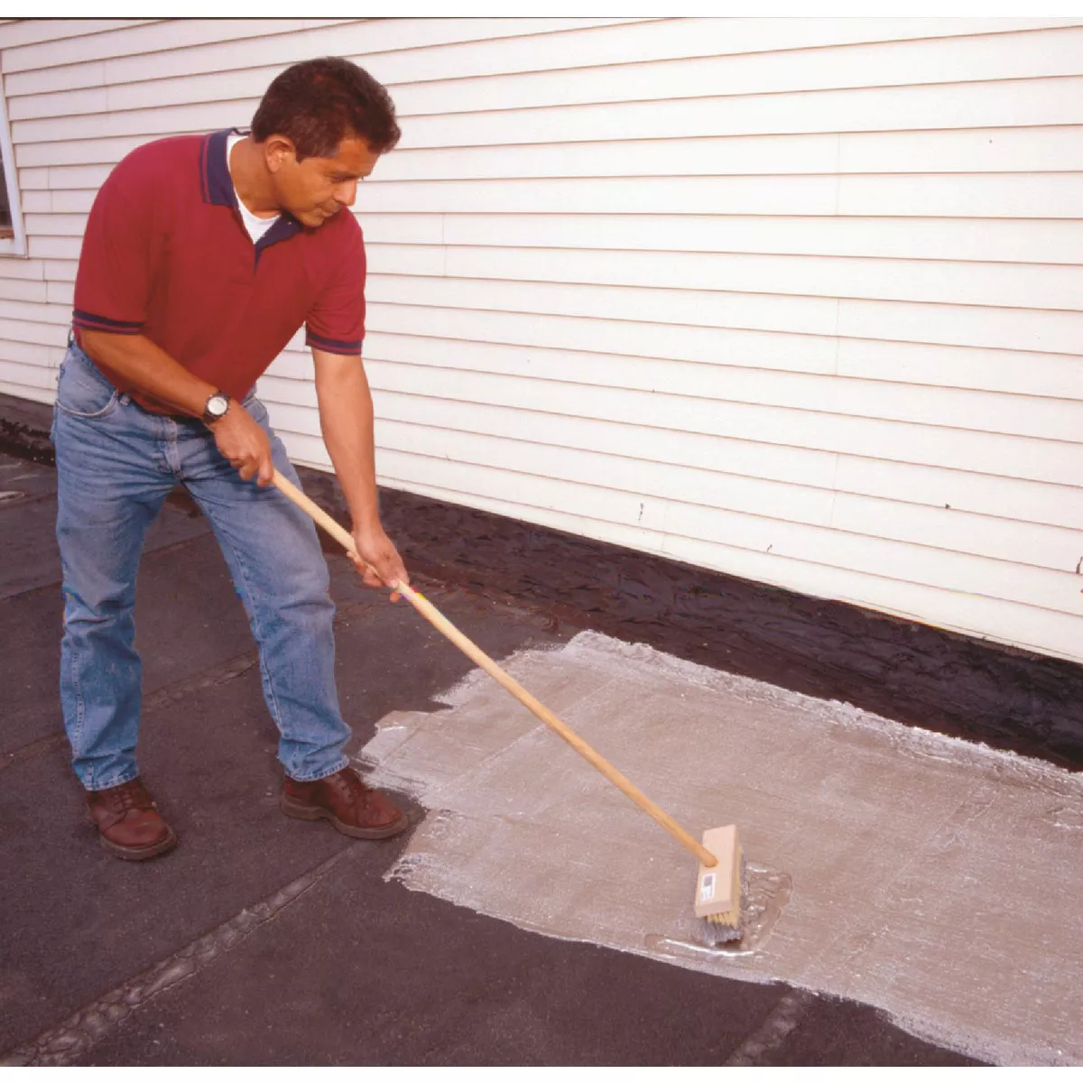Henry Aqua-Brite 5 Gal. Fibered Aluminum Roof Coating - photo 2