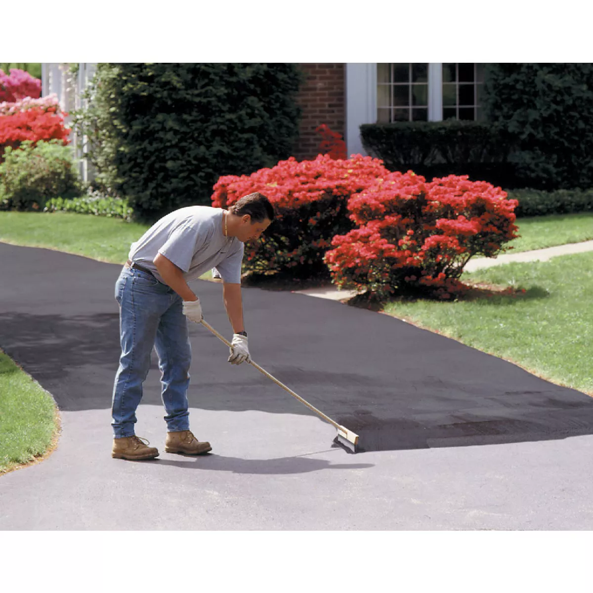 Henry 4.75 Gal. Blacktop Driveway Filler and Sealer, 4 Year - photo 3