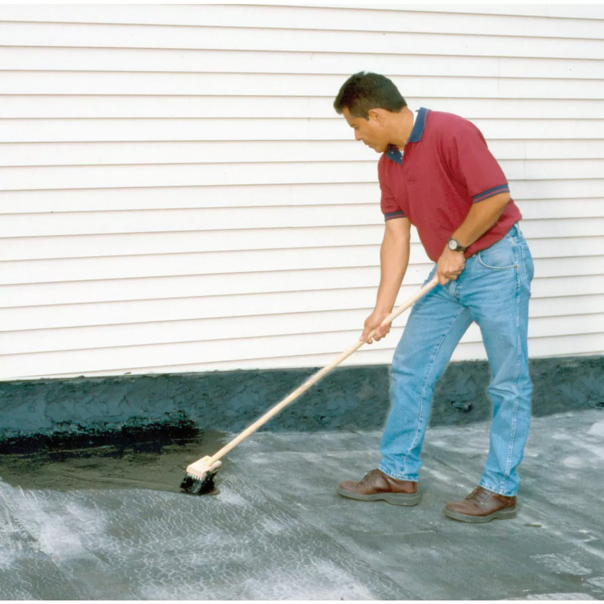 Henry 5 Gal. Fibered Asphalt Roof Coating - photo 2