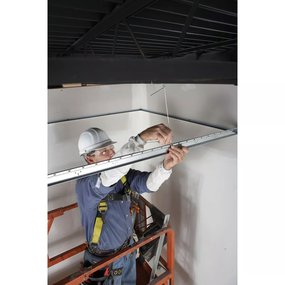 Donn 12 Ft. x 1-1/2 In. White Steel Fire Resistant Main Tee - photo 2
