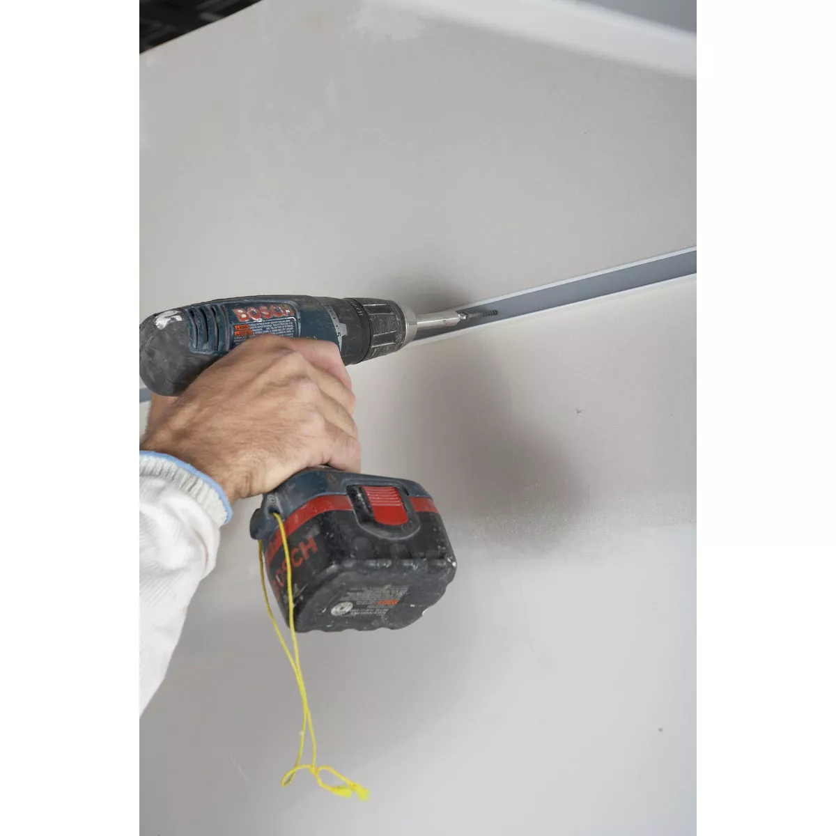Donn 12 Ft. x 7/8 in. White Steel Ceiling Wall Molding - photo 2