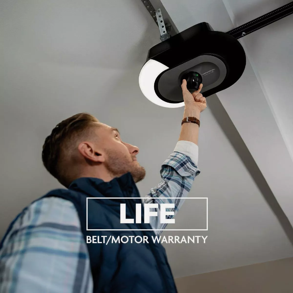 Chamberlain 3/4 HP myQ Secure View Smart Belt Drive Garage Door Opener with WiFi and Camera - photo 2