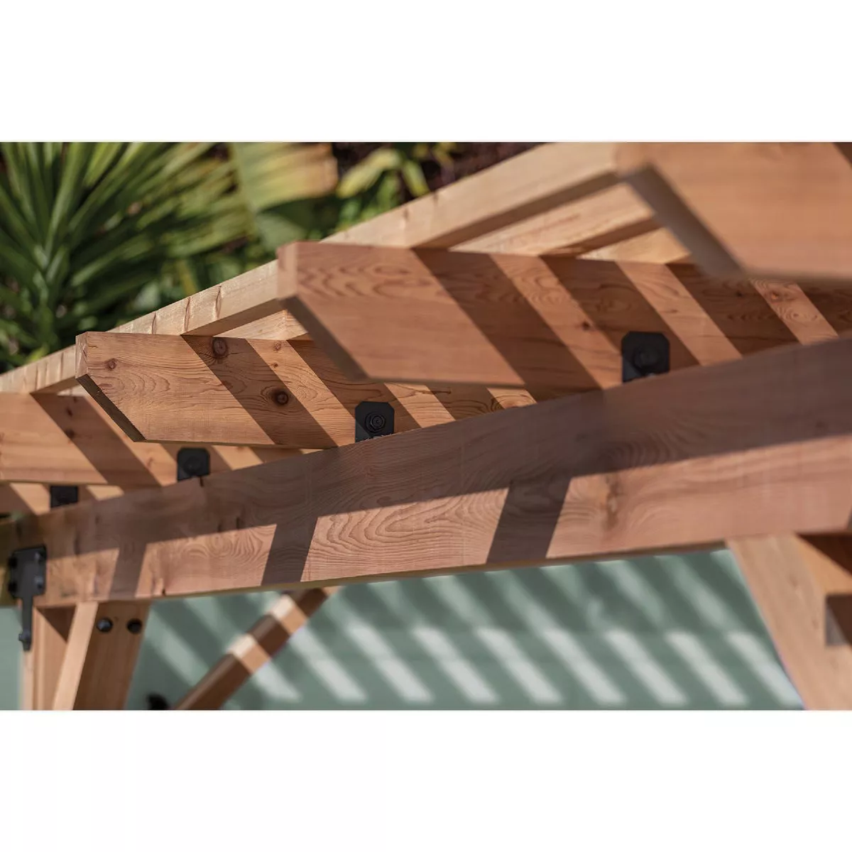 Simpson Strong-Tie Outdoor Accents Avant Collection ZMAX Black Powder-Coated 4 x 90 Deg. 12 Ga. Framing Angle - photo 4