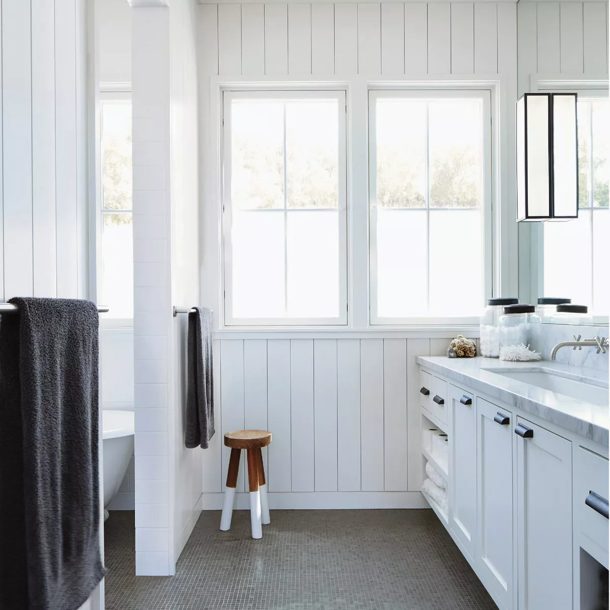 UFP-Edge Timeless Nickel Gap 8 In. W x 8 Ft. L x 1 In. Thick Primed Finger-Jointed Pine Shiplap Board (4-Pack) - photo 4