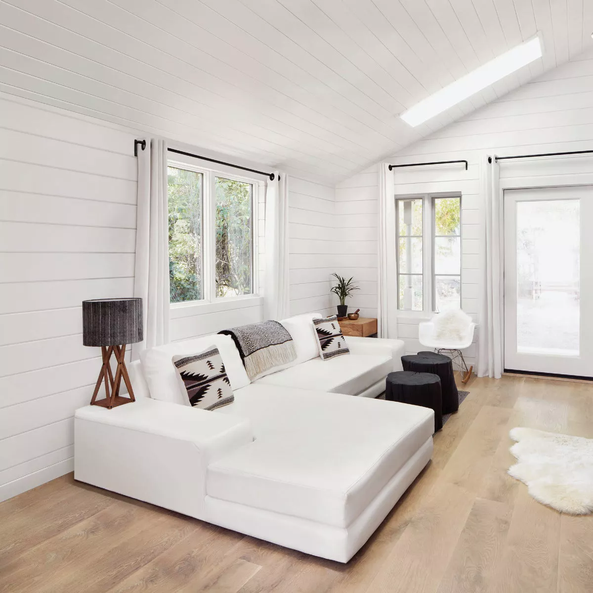 UFP-Edge Timeless Nickel Gap 8 In. W x 8 Ft. L x 1 In. Thick Primed Finger-Jointed Pine Shiplap Board (4-Pack) - photo 3