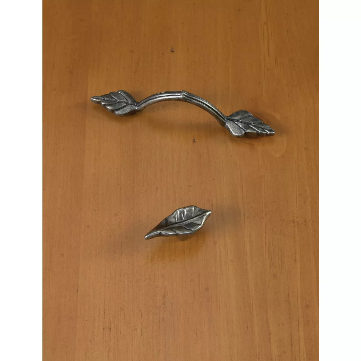 Laurey 3 In. Center-To-Center Antique Pewter Leaf Cabinet Pull - photo 2