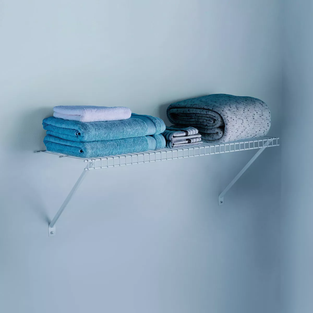 Rubbermaid 2 Ft. Linen Shelving with Hardware - photo 2