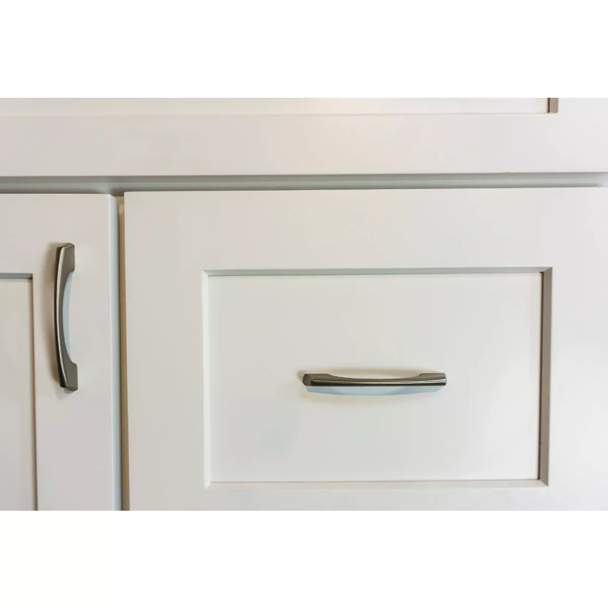 CraftMark Shaker Retreat White 30 In. W x 34 In. H x 21 In. D Vanity Base without Top, 1 Door/2 Drawer - photo 7