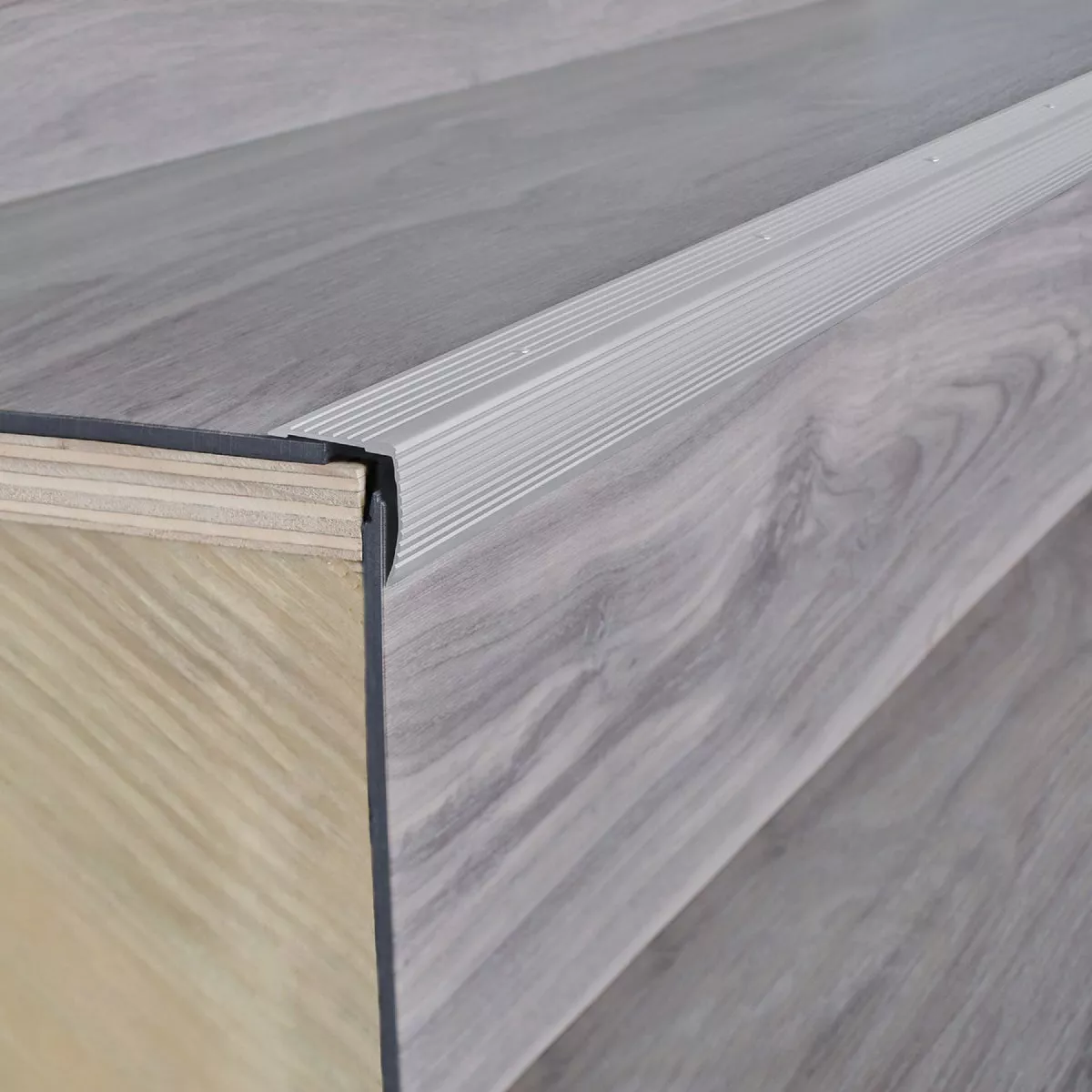 M-D Building Products 1-1/8 In. X 1-1/8 In. X 72 In. Silver Aluminum Stair Edging w/ Screw Nails - photo 5