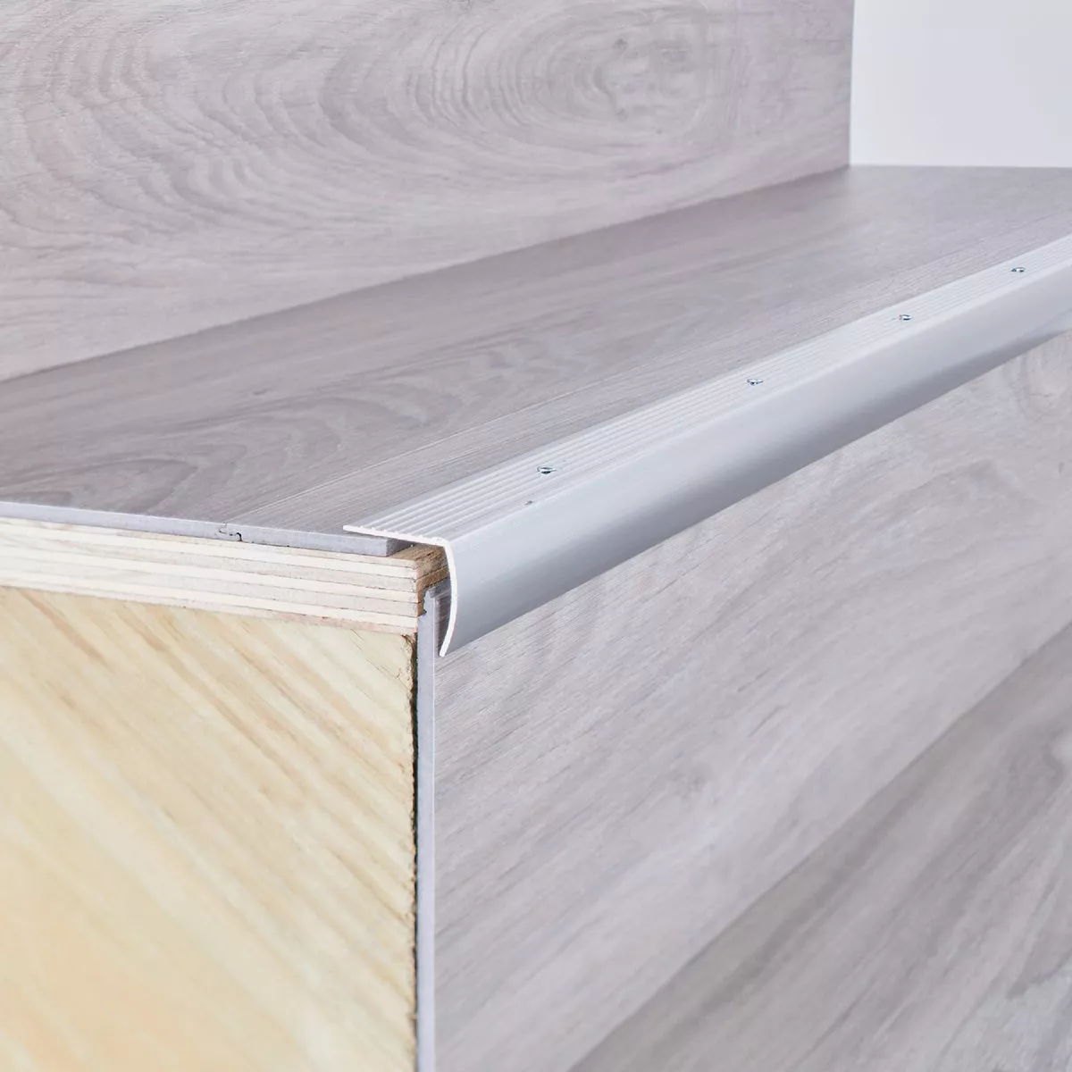 M-D Building Products 1-1/8 In. X 1-1/8 In. X 36 In. Polished Aluminum Stair Edging w/ Screw Nails - photo 6