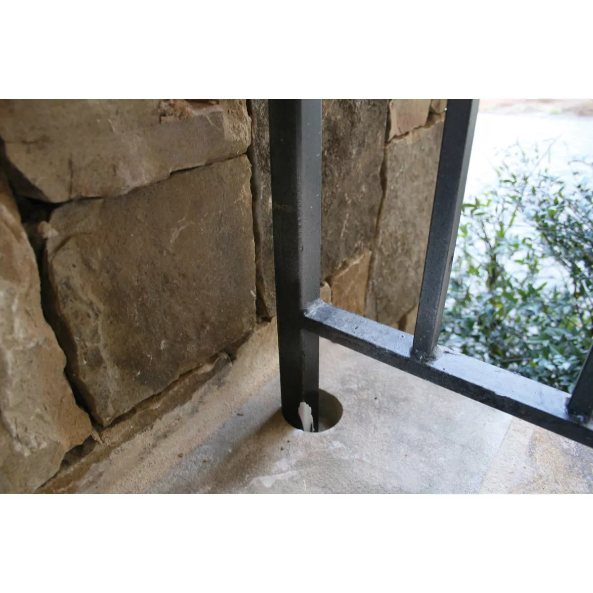 Quikrete 10 Lb. Pail Anchoring Cement - photo 3