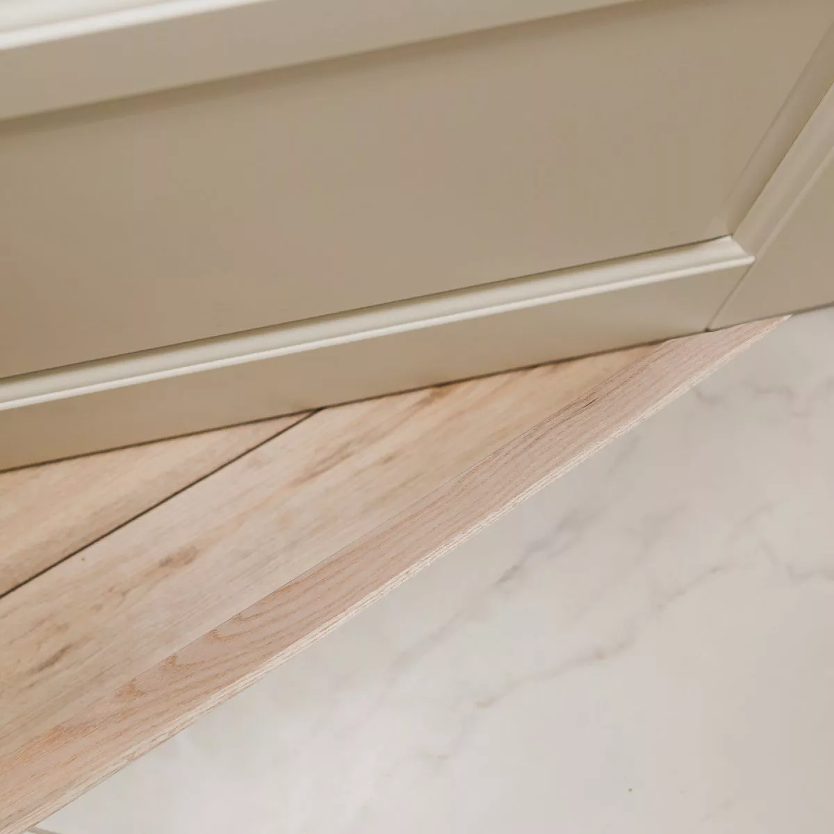 M-D Building Products 2-1/2 In. x 3/8 In. x 36 In. Natural Hardwood Flat-Profile Threshold for Doorways - photo 4