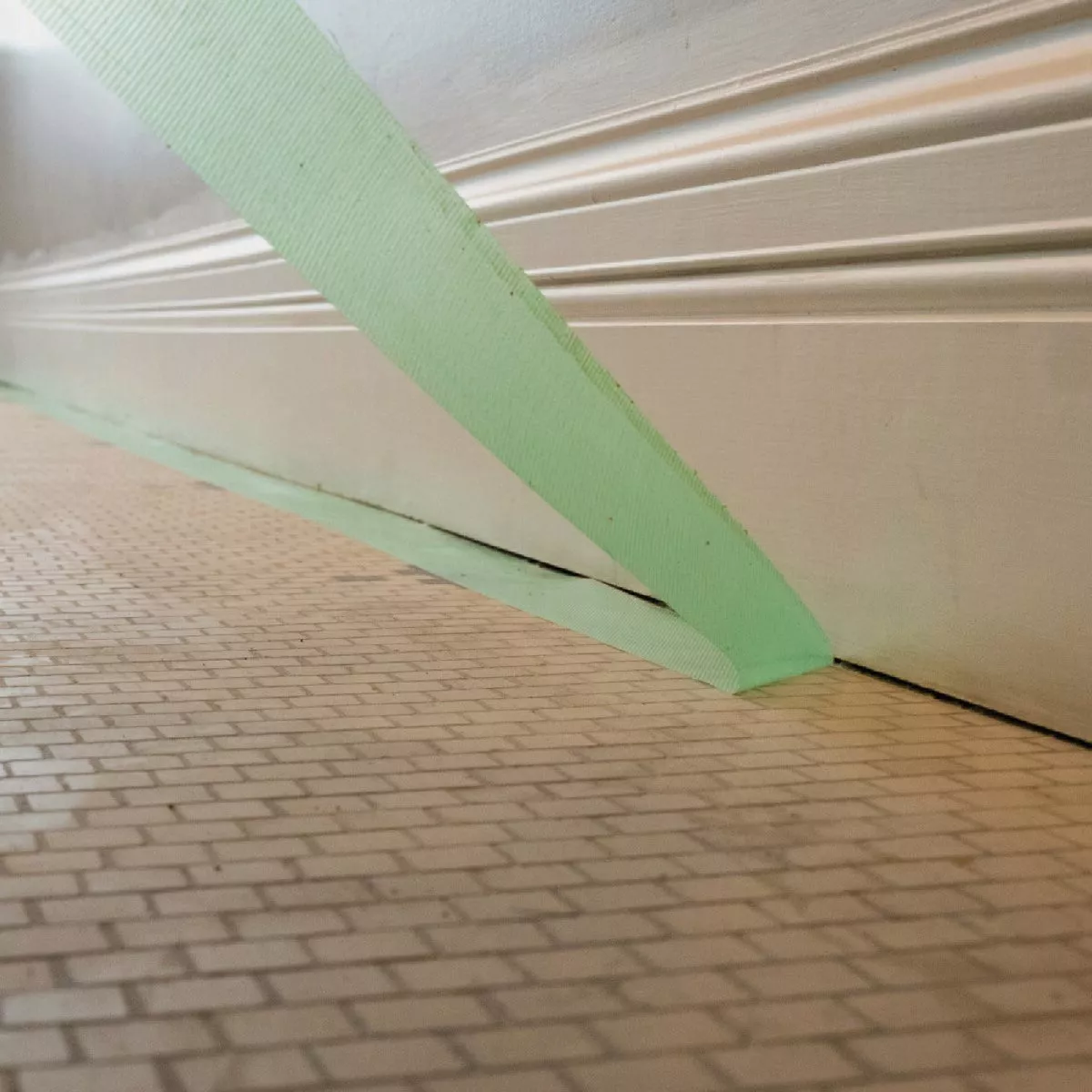 Ram Board 2 In. W x 164 Ft. L 90-Day Clean Release Edge Floor Protection Tape - photo 6