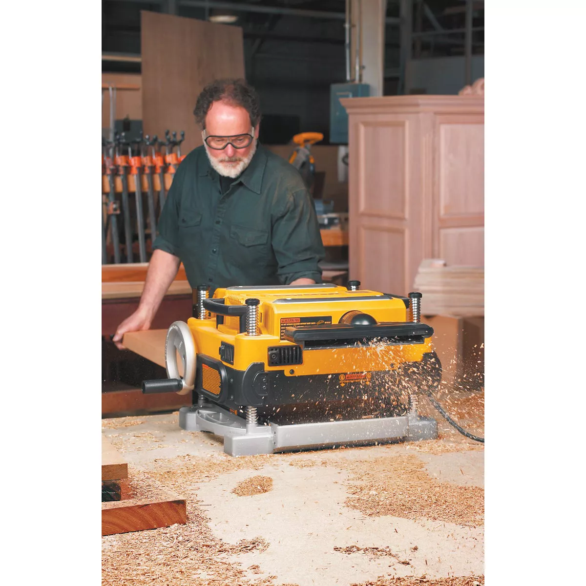 DEWALT 13 In. Three Knife Two-Speed Portable Planer - photo 5