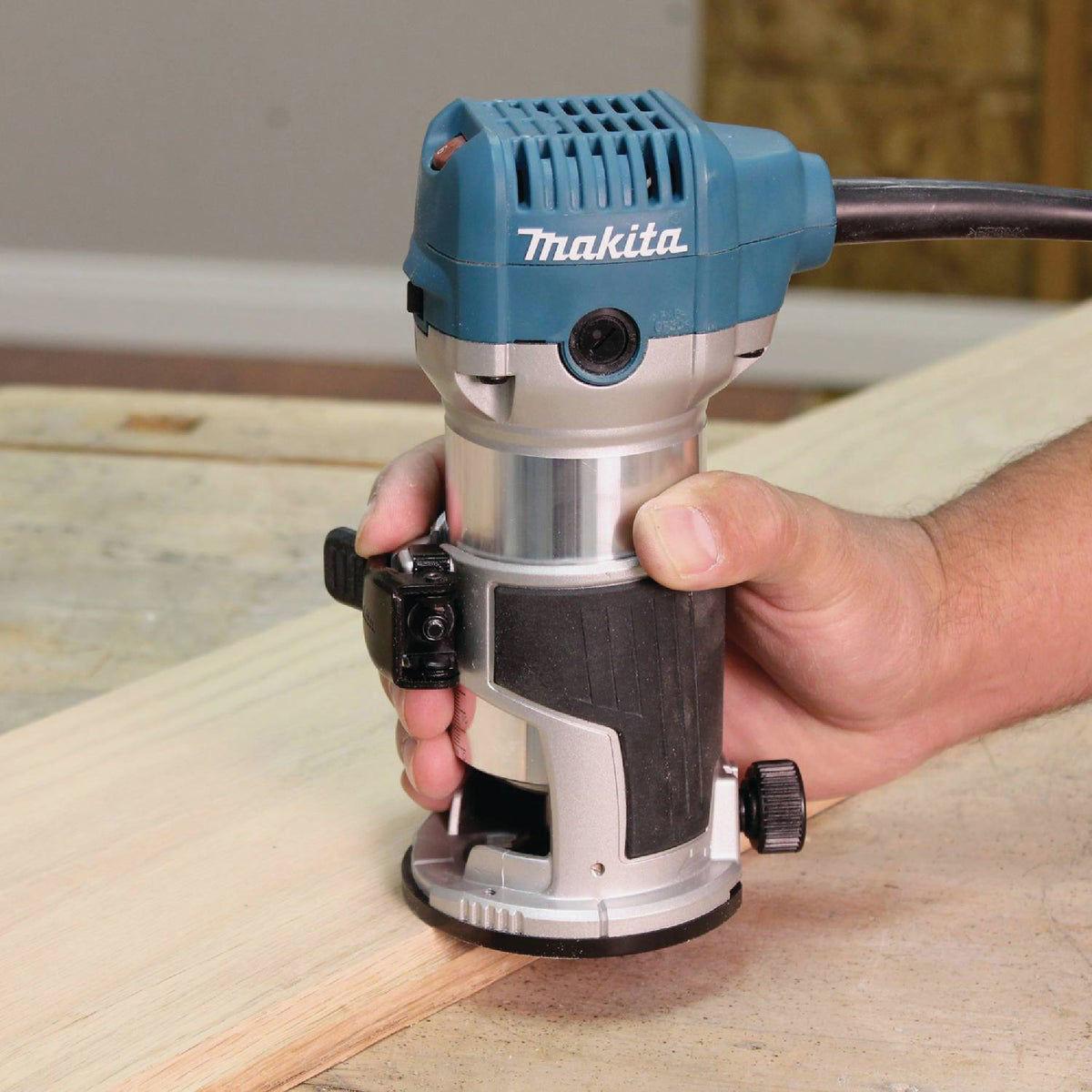 Makita 6.5 Amp 1.25 HP Compact Router Kit Do it Best