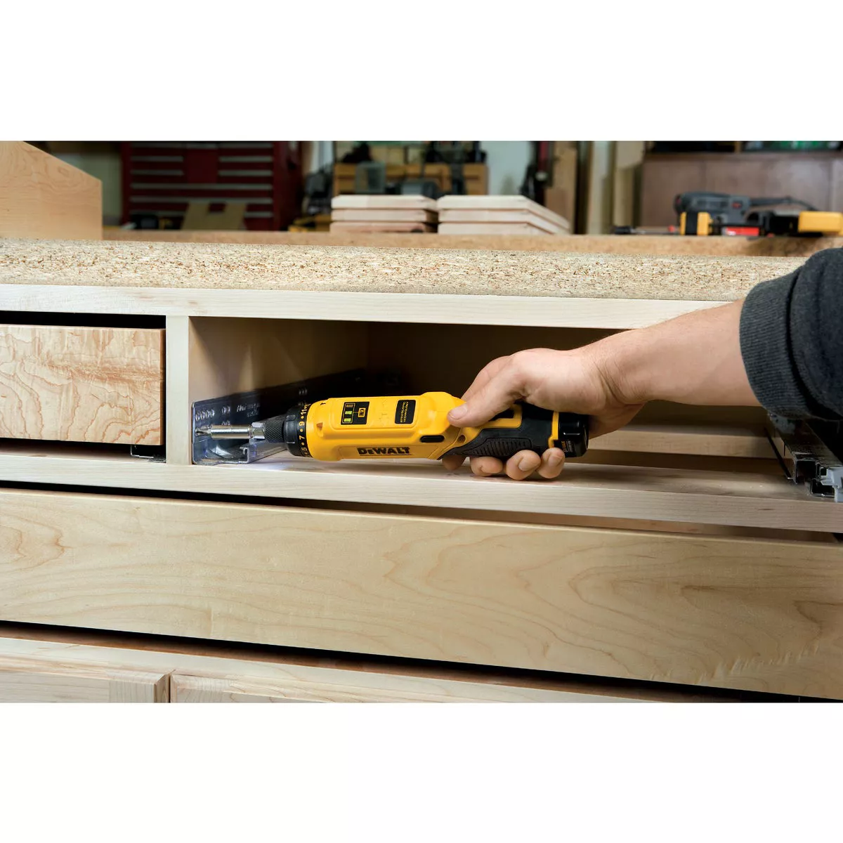 DeWalt 8-Volt MAX Lithium-Ion Gyroscopic 1/4 In. Cordless Screwdriver Kit - photo 3