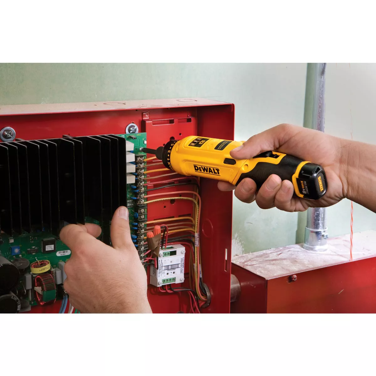 DEWALT 8-Volt MAX Lithium-Ion Gyroscopic 1/4 In. Cordless Screwdriver Kit (2-Battery) - photo 3