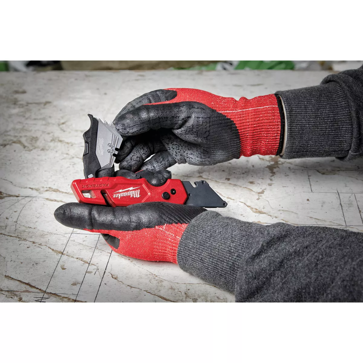 Milwaukee FASTBACK Folding Utility Knife with Blade Storage - photo 9