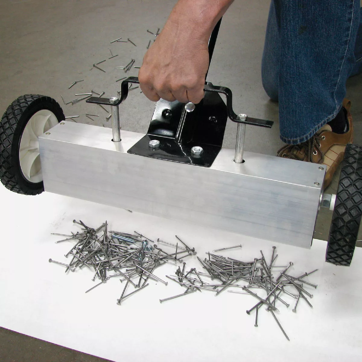 Master Magnetics 18 in. Magnetic Floor Sweeper - photo 5