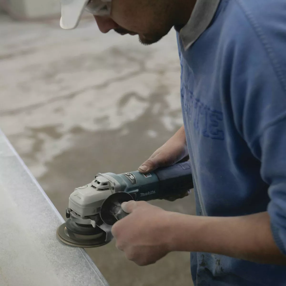 Makita 4-1/2 In. 12-Amp SJS High-Power Angle Grinder - photo 4