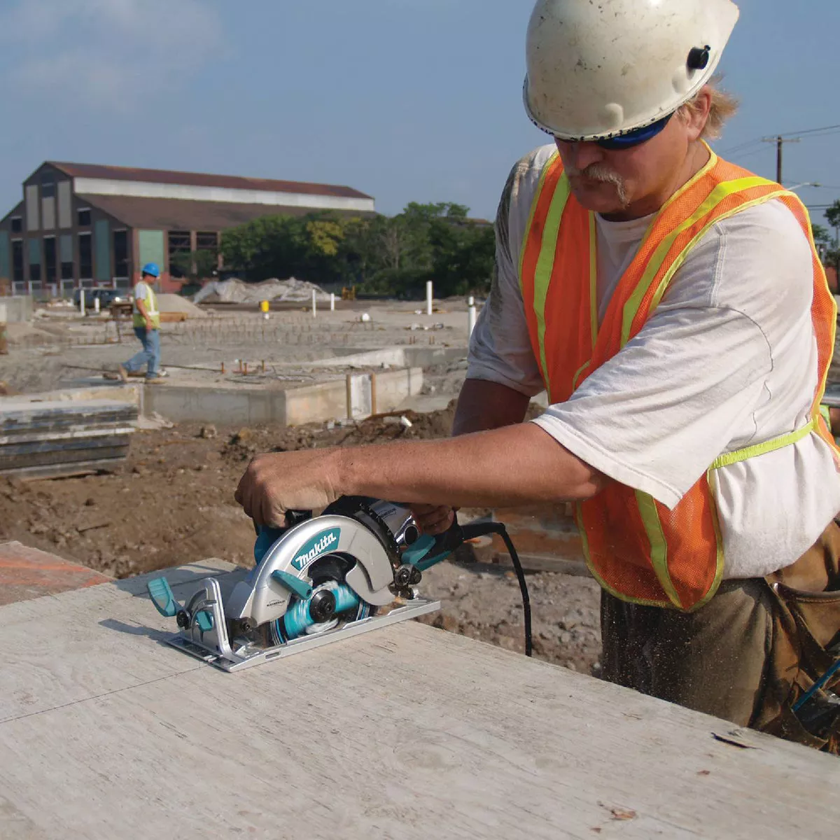 Makita 7-1/4 In. 15-Amp Magnesium Worm Drive Circular Saw - photo 6