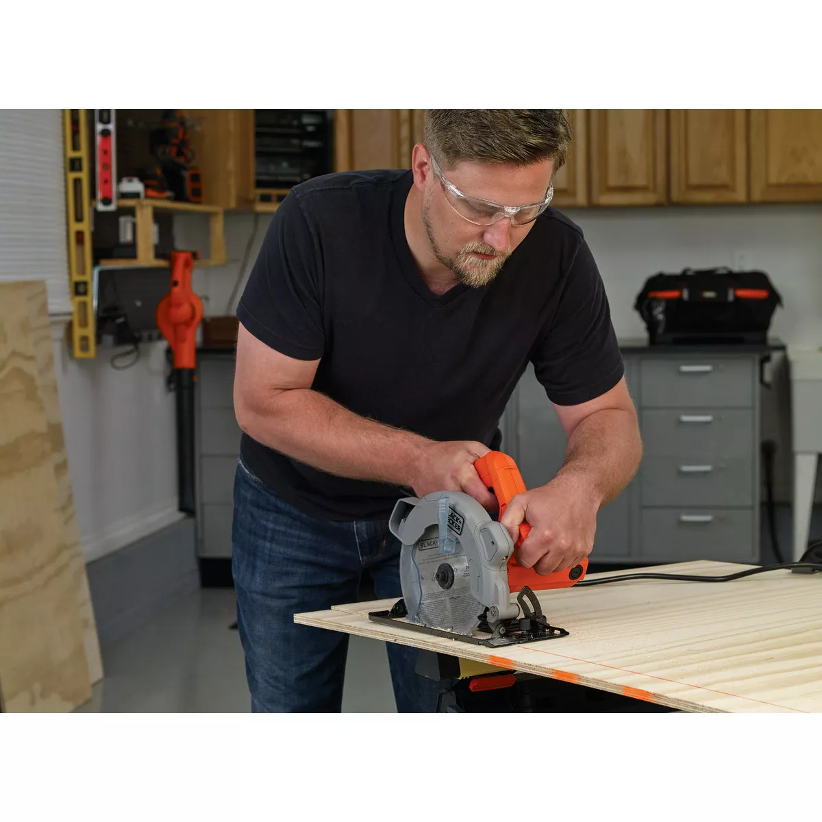 Black & Decker 7-1/4 In. 13-Amp Circular Saw with Laser - photo 4