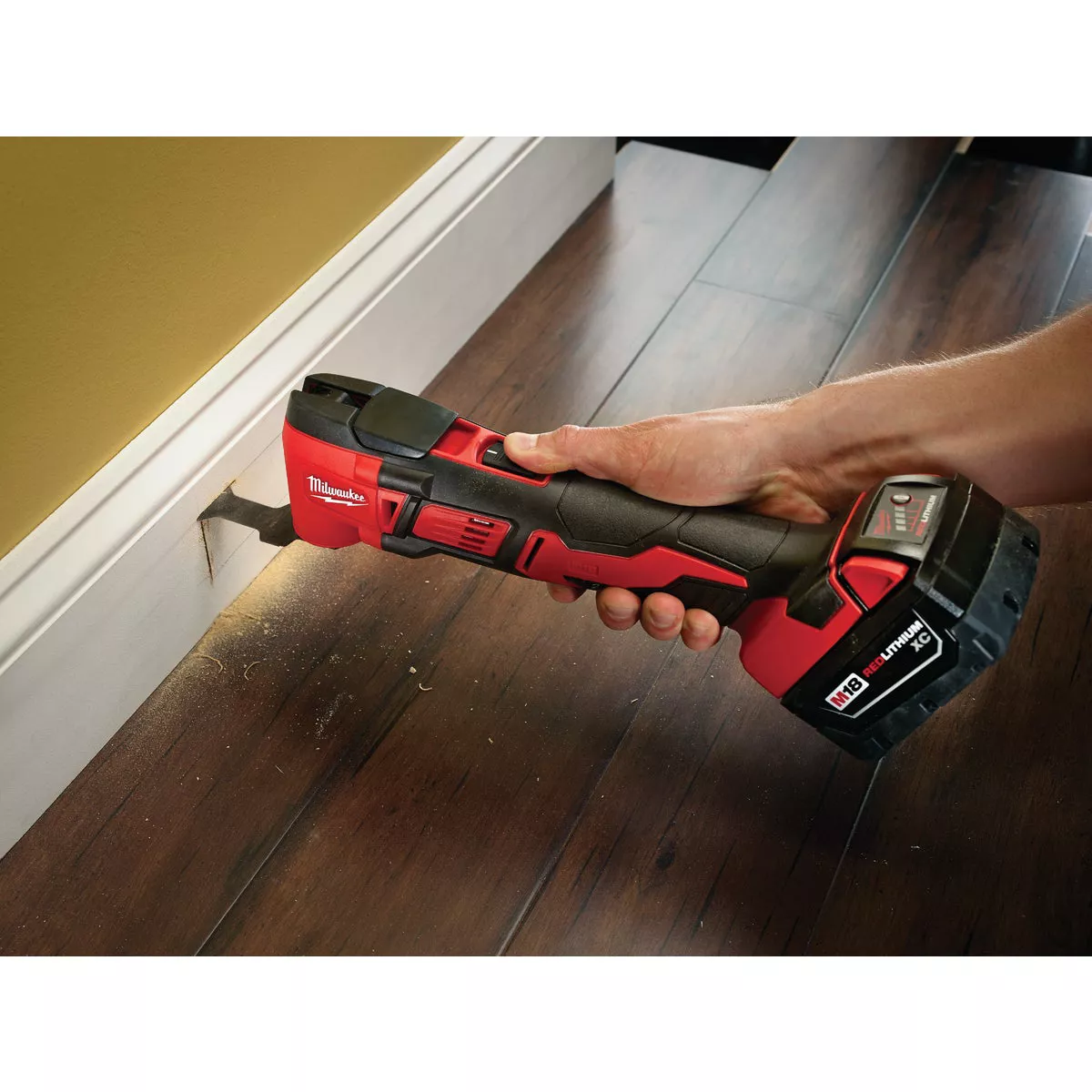 Milwaukee M18 18 Volt Lithium-Ion Cordless Oscillating Tool Kit - photo 2