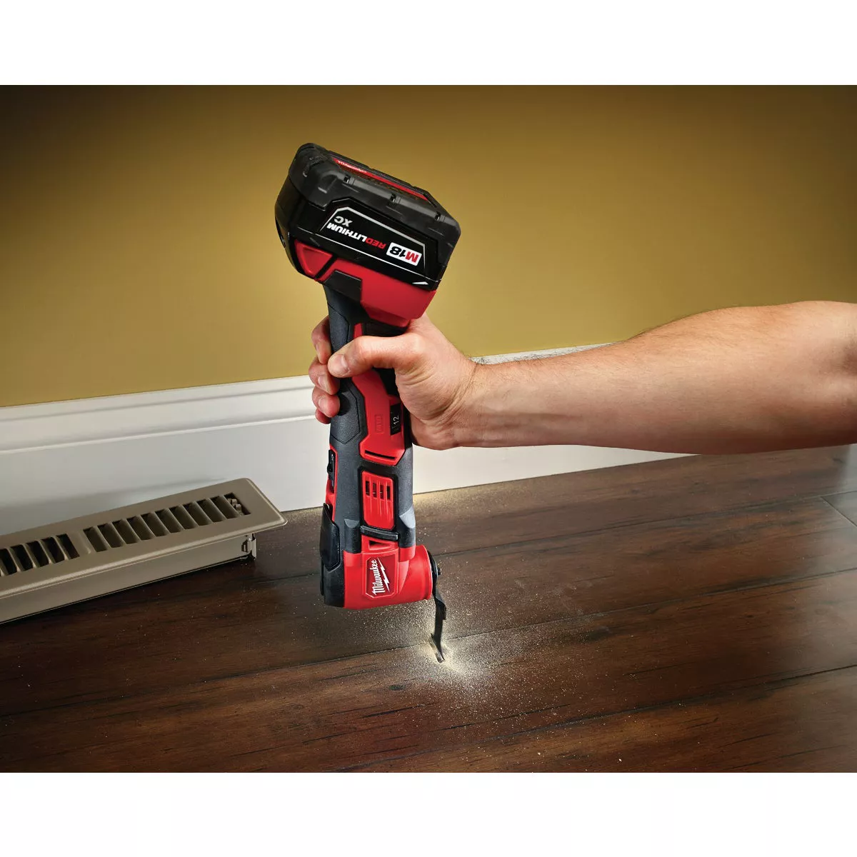 Milwaukee M18 18 Volt Lithium-Ion Cordless Oscillating Tool Kit - photo 3