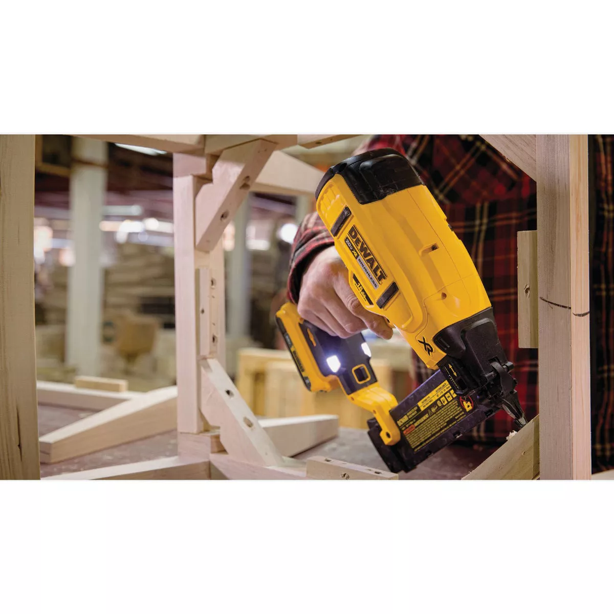 DEWALT 20V MAX XR Brushless 18-Gauge 2-1/8 In. Cordless Brad Nailer Kit with 2.0 Ah Battery & Charger - photo 4