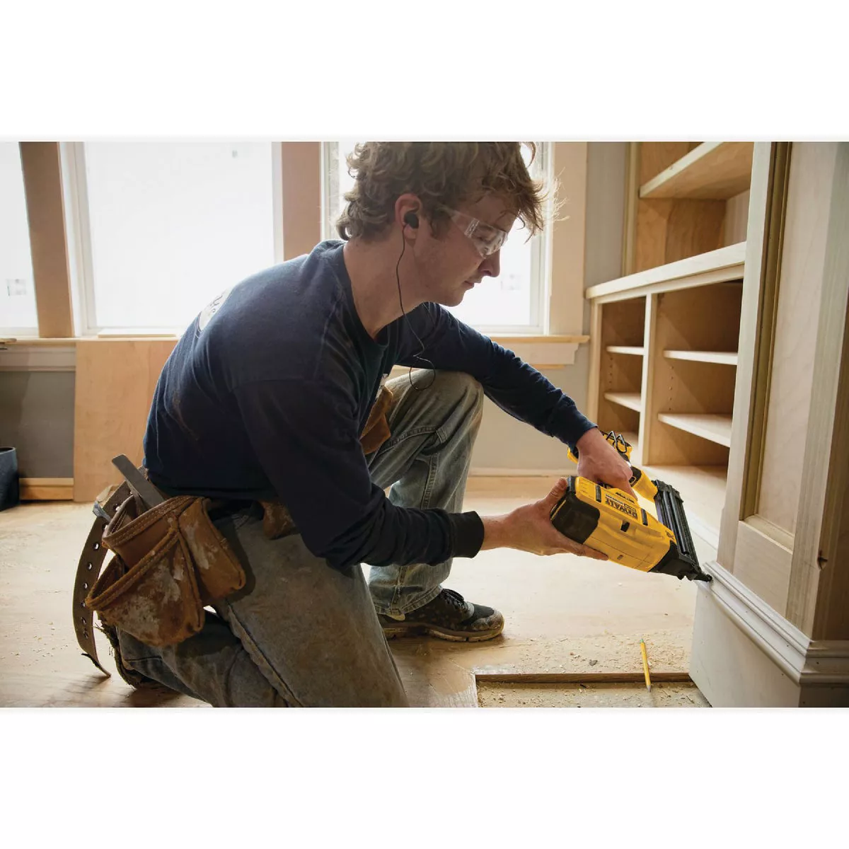 DEWALT 20V MAX XR Brushless 18-Gauge 2-1/8 In. Cordless Brad Nailer Kit with 2.0 Ah Battery & Charger - photo 3