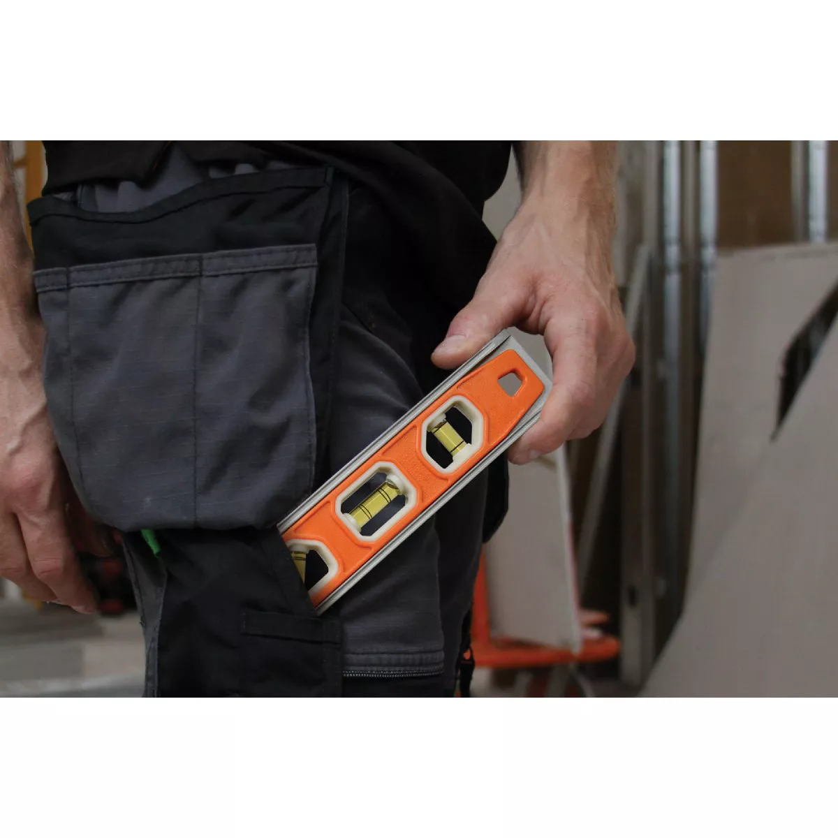 Johnson Level 9 In. Aluminum Magnetic Glo-View Torpedo Level - photo 7