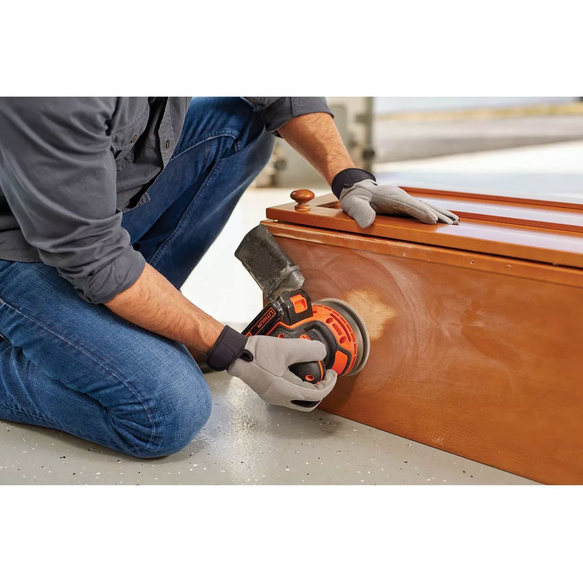 Black & Decker 20-Volt MAX Lithium-Ion Random Orbit Cordless Sander Kit - photo 2