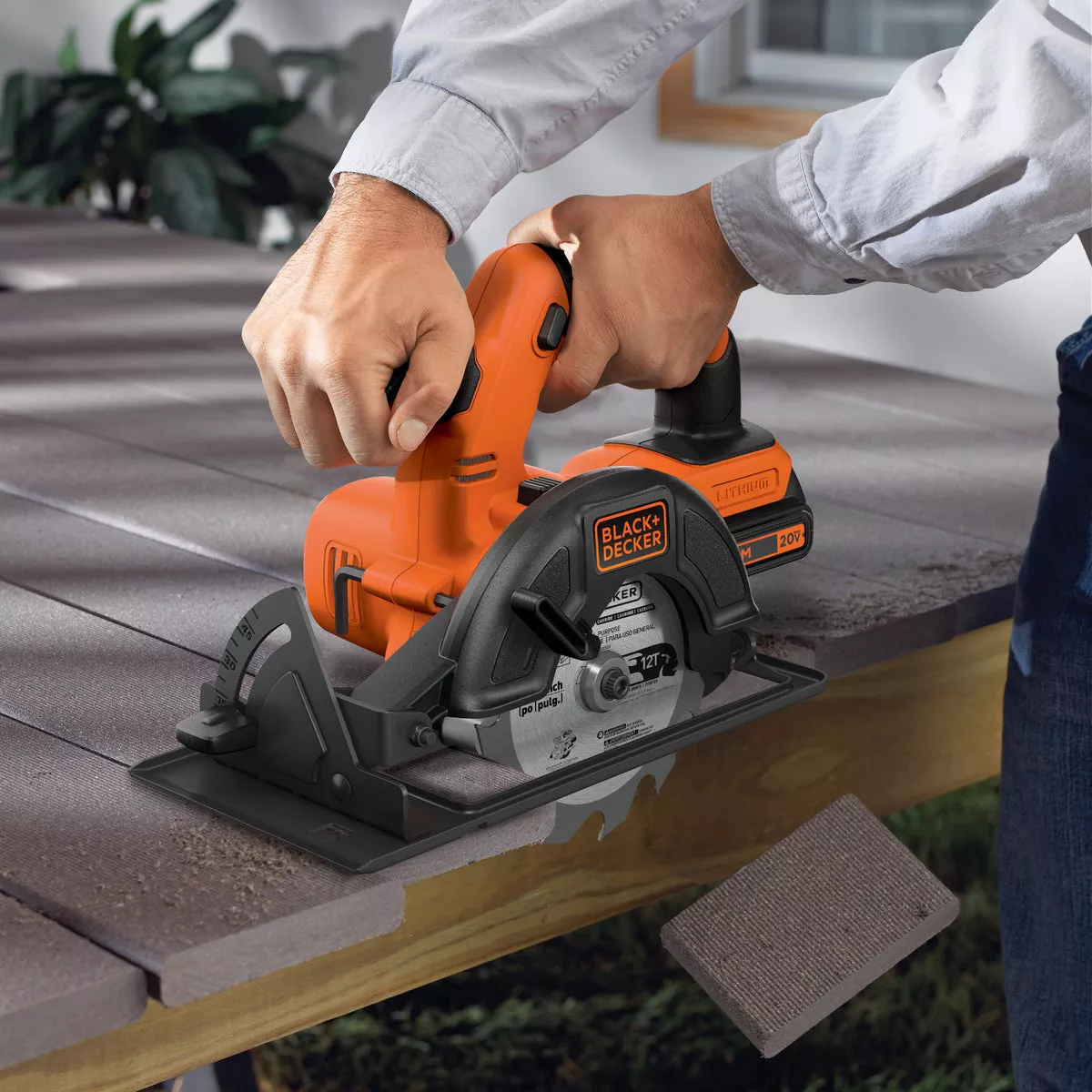 Black & Decker 20 Volt MAX Lithium-Ion 5-1/2 In. Cordless Circular Saw Kit - photo 2