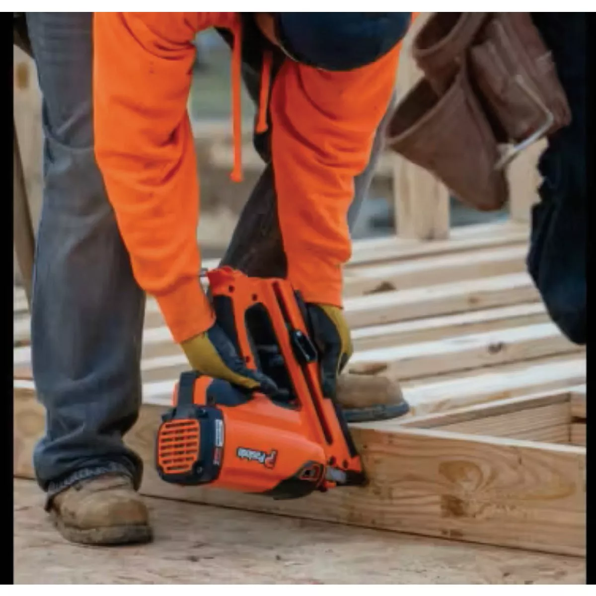 Paslode XPro 7V 3-1/4 In. 30 Degree Cordless Framing Nailer Kit with Battery & Charger - photo 2