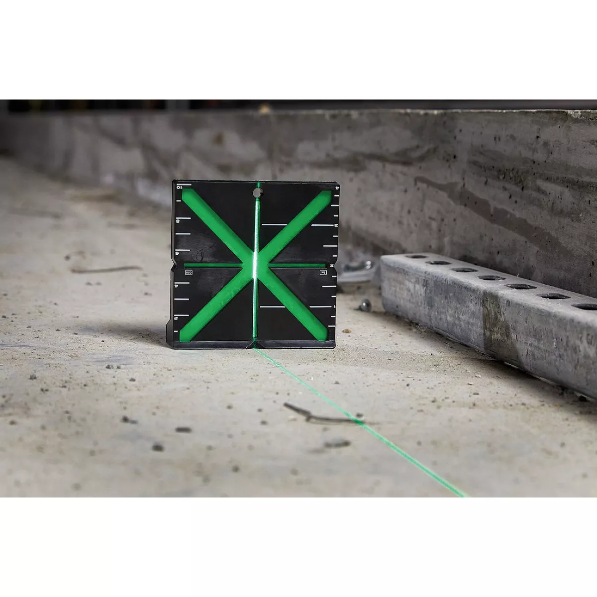 Milwaukee High-Visibility Responsive Alignment Target for Laser Level - photo 2