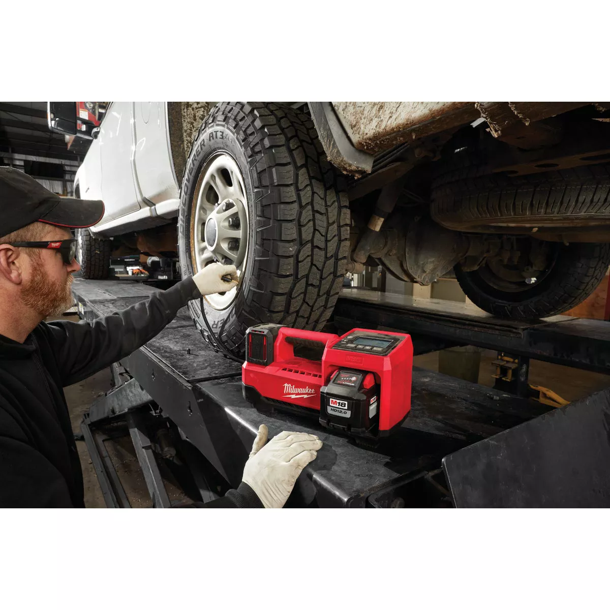 Milwaukee M18 18V Lithium-Ion 150 psi Cordless Inflator (Tool Only) - photo 7