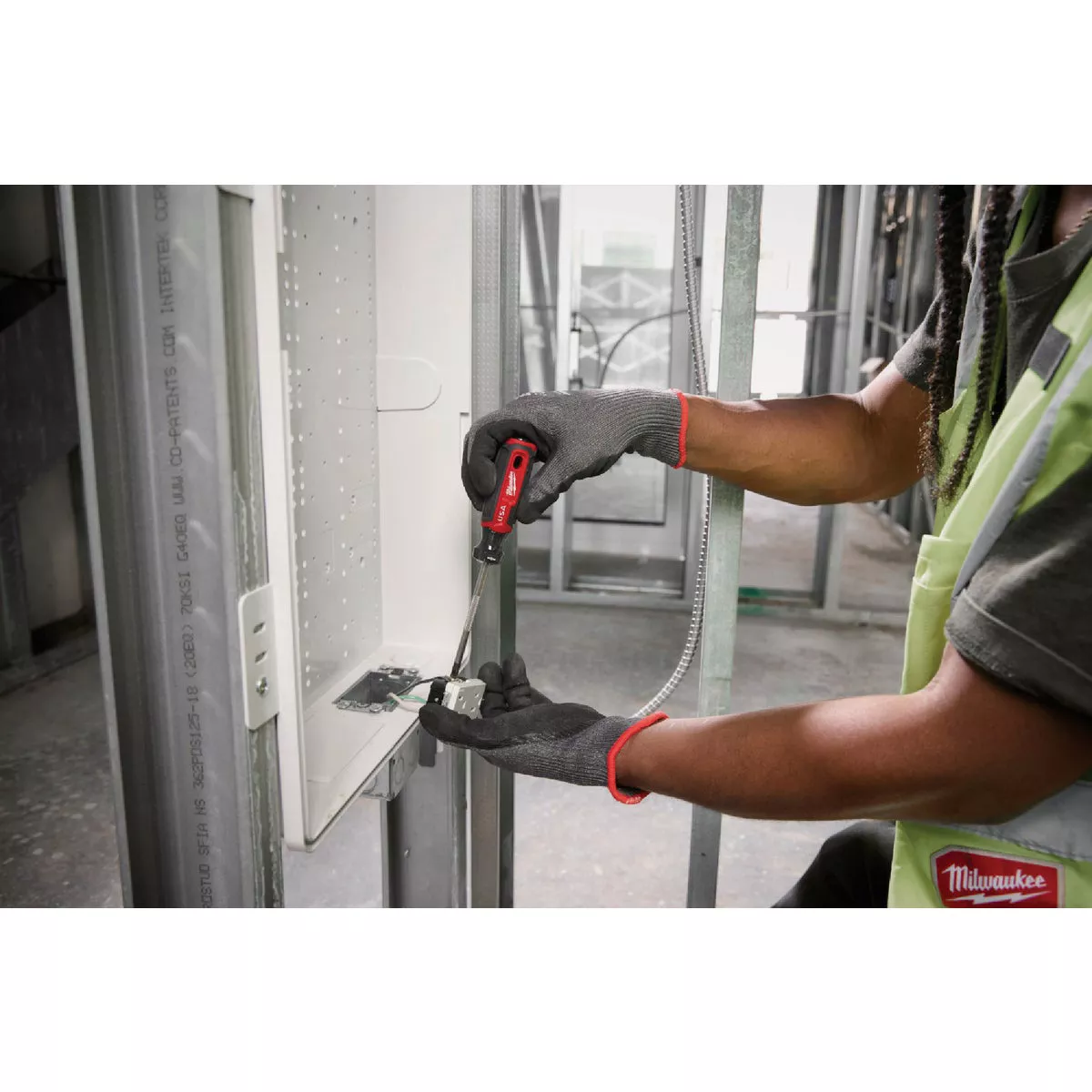 Milwaukee #1 x 4 In. ECX Cushion Grip Screwdriver (USA) - photo 7