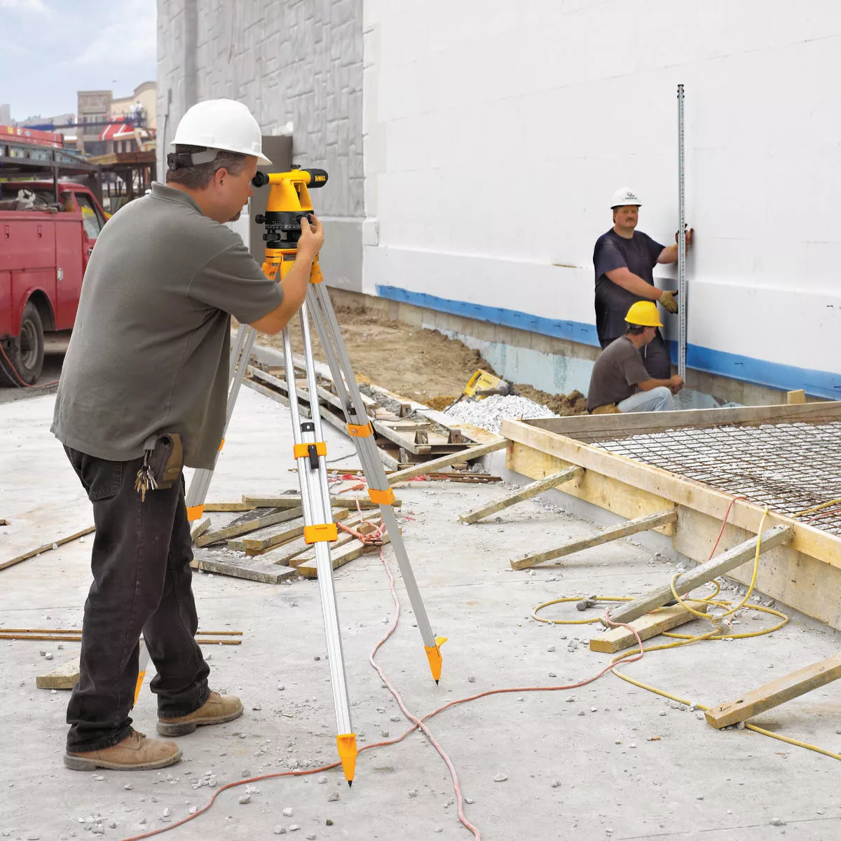 Dewalt 20x Magnifying Manual Sight Level - photo 3