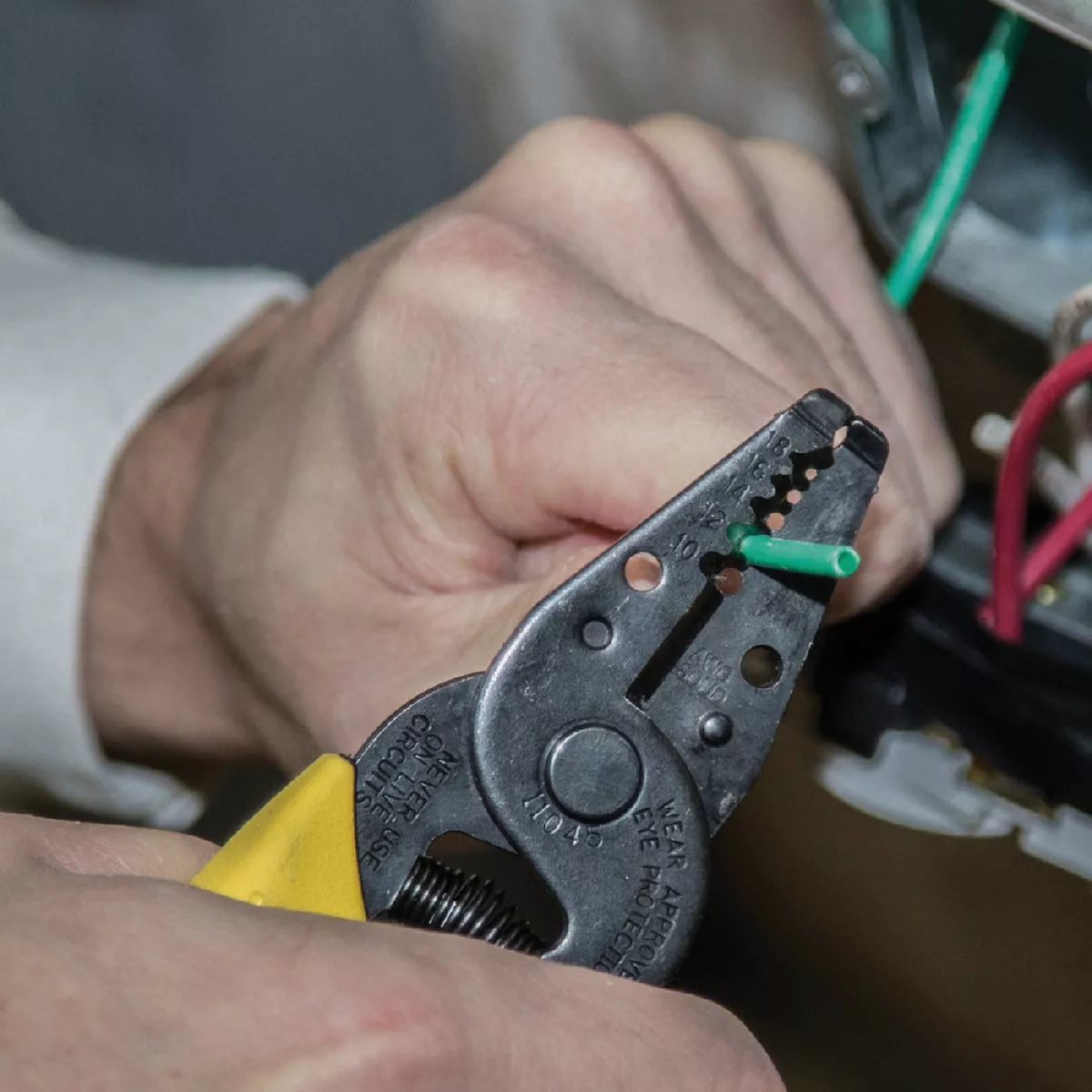 Klein 6 In. 10 AWG to 18 AWG Solid Wire Stripper - photo 3