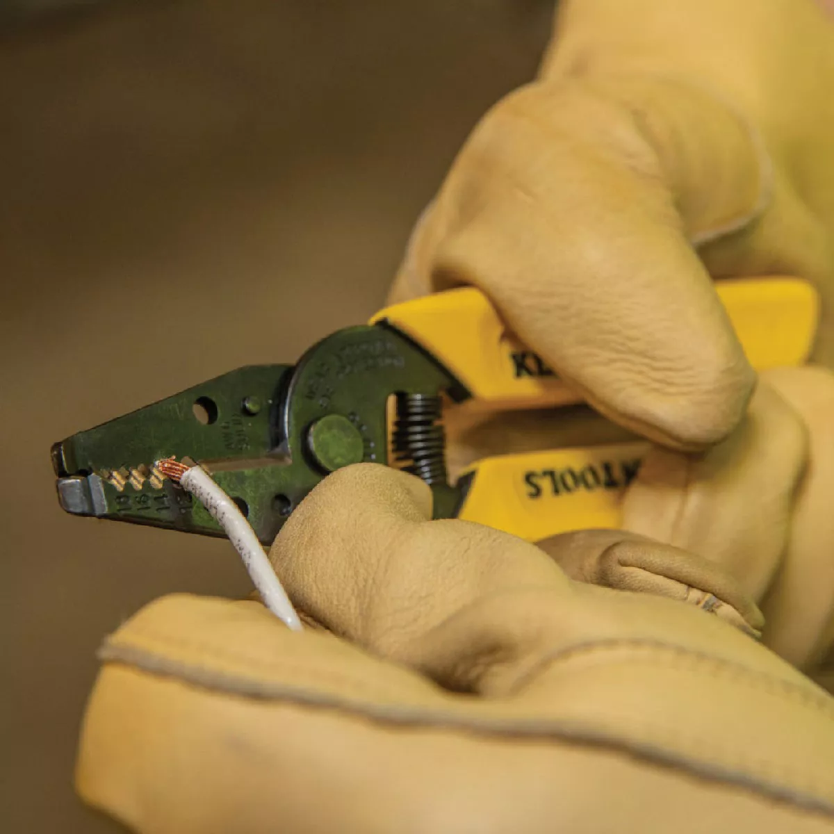 Klein 6 In. 10 AWG to 18 AWG Solid Wire Stripper - photo 5