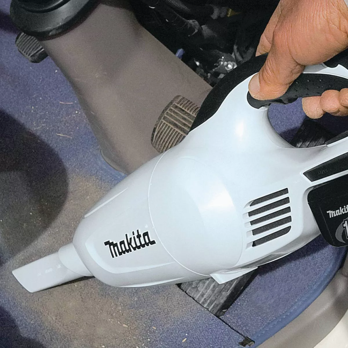 Makita 18V LXT Cordless Bagless Stick Vacuum Cleaner Kit - photo 3