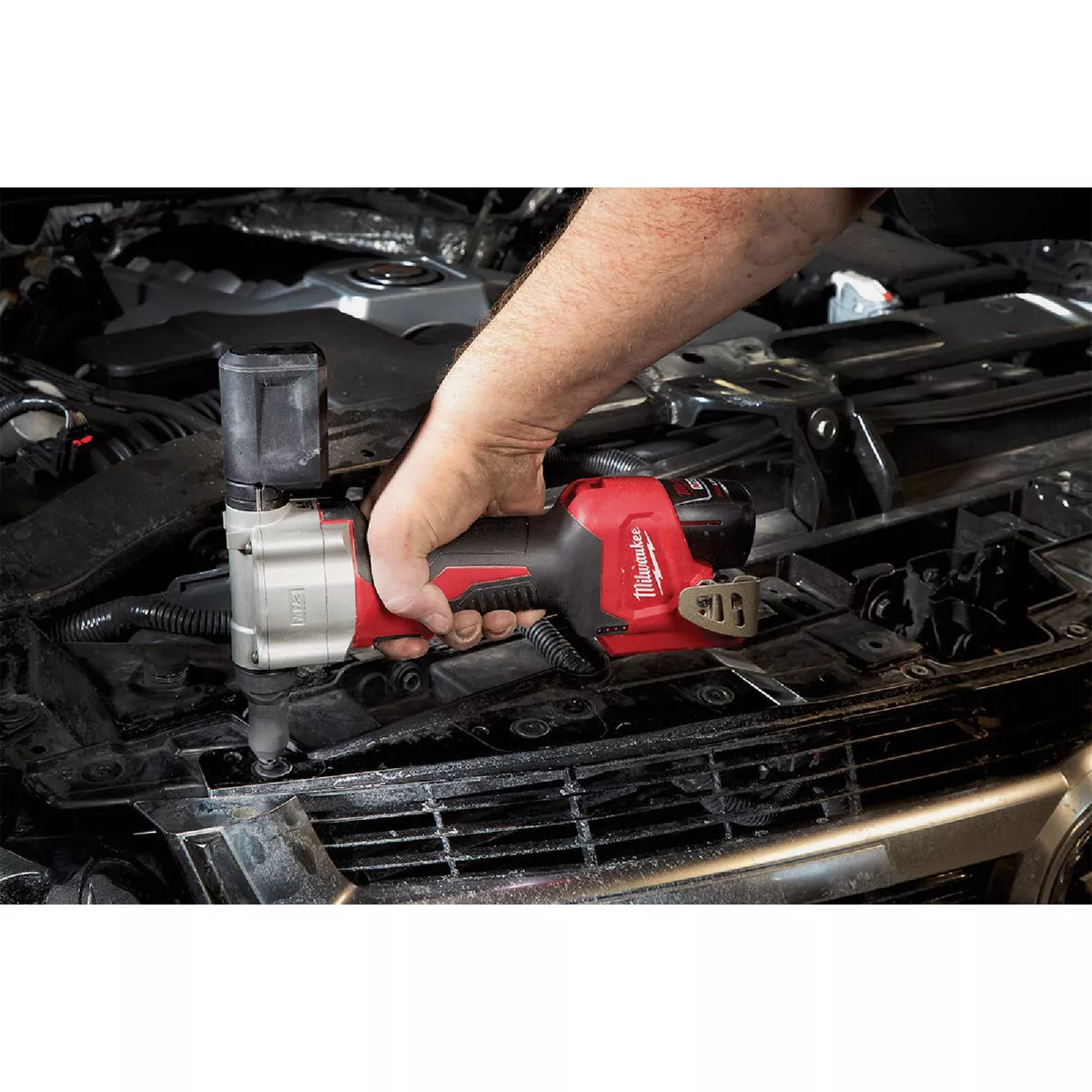 Milwaukee M12 12 Volt Lithium-Ion Cordless Rivet Tool (Tool Only) - photo 3