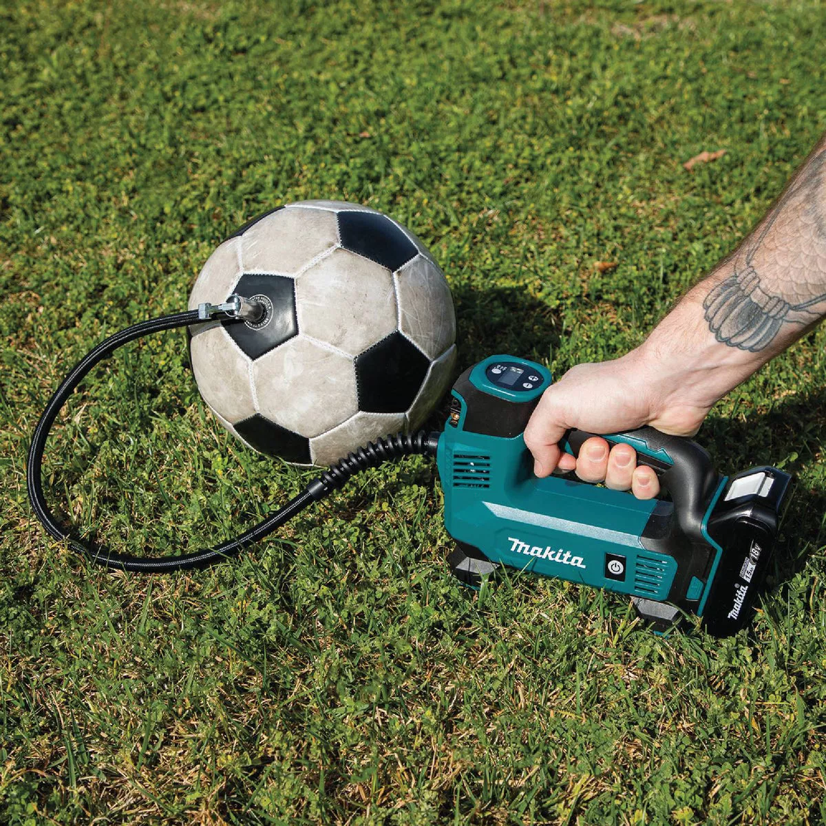 Makita 18V LXT Lithium-Ion 120 psi Cordless Inflator Kit - photo 3