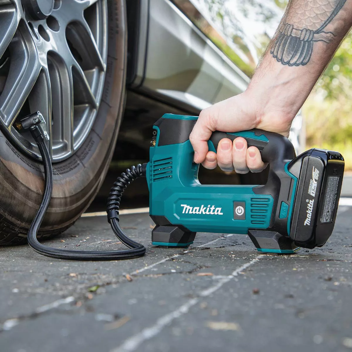 Makita 18V LXT Lithium-Ion 120 psi Cordless Inflator Kit - photo 2