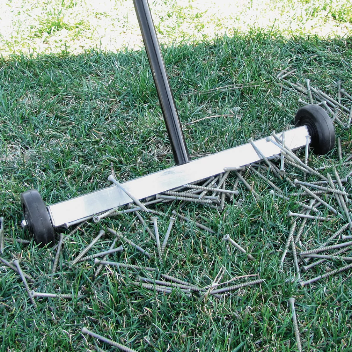 Master Magnetics Magnet Source 14.5 In. Mini Magnetic Floor Sweeper - photo 5