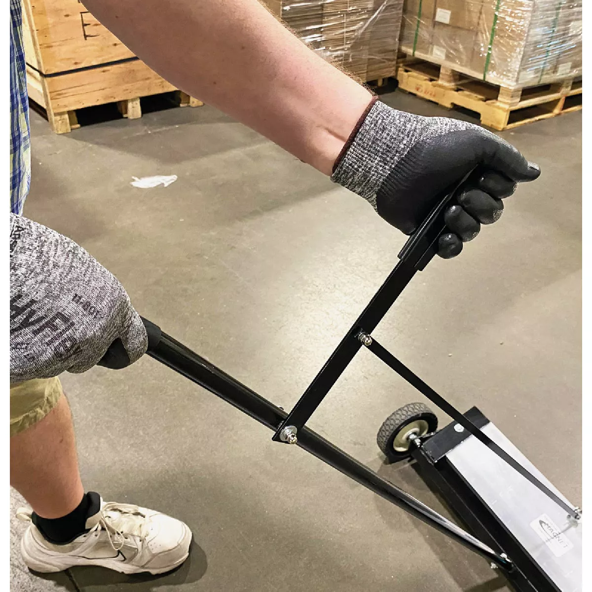 Master Magnetics 24 in. Magnetic Floor Sweeper - photo 7