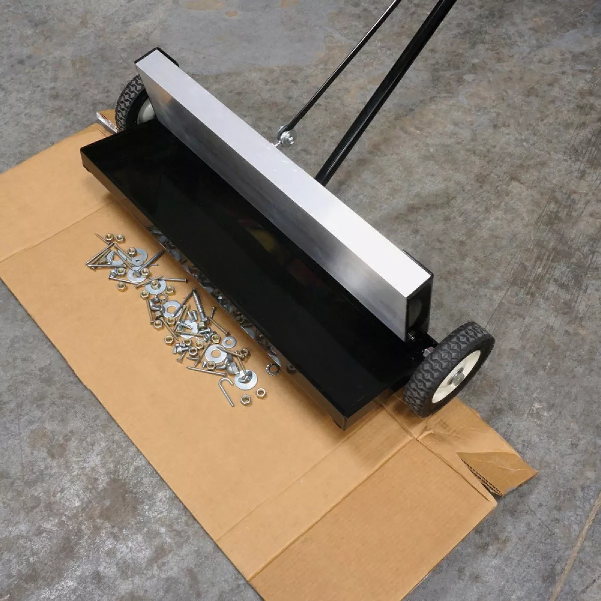 Master Magnetics 24 in. Magnetic Floor Sweeper - photo 8