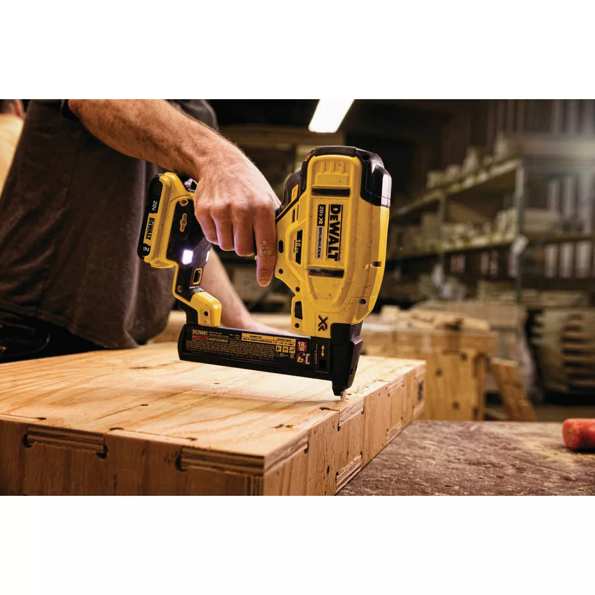 DEWALT 20V MAX XR Brushless 18-Gauge 1/4 In. Cordless Narrow Crown Stapler (Tool Only) - photo 2