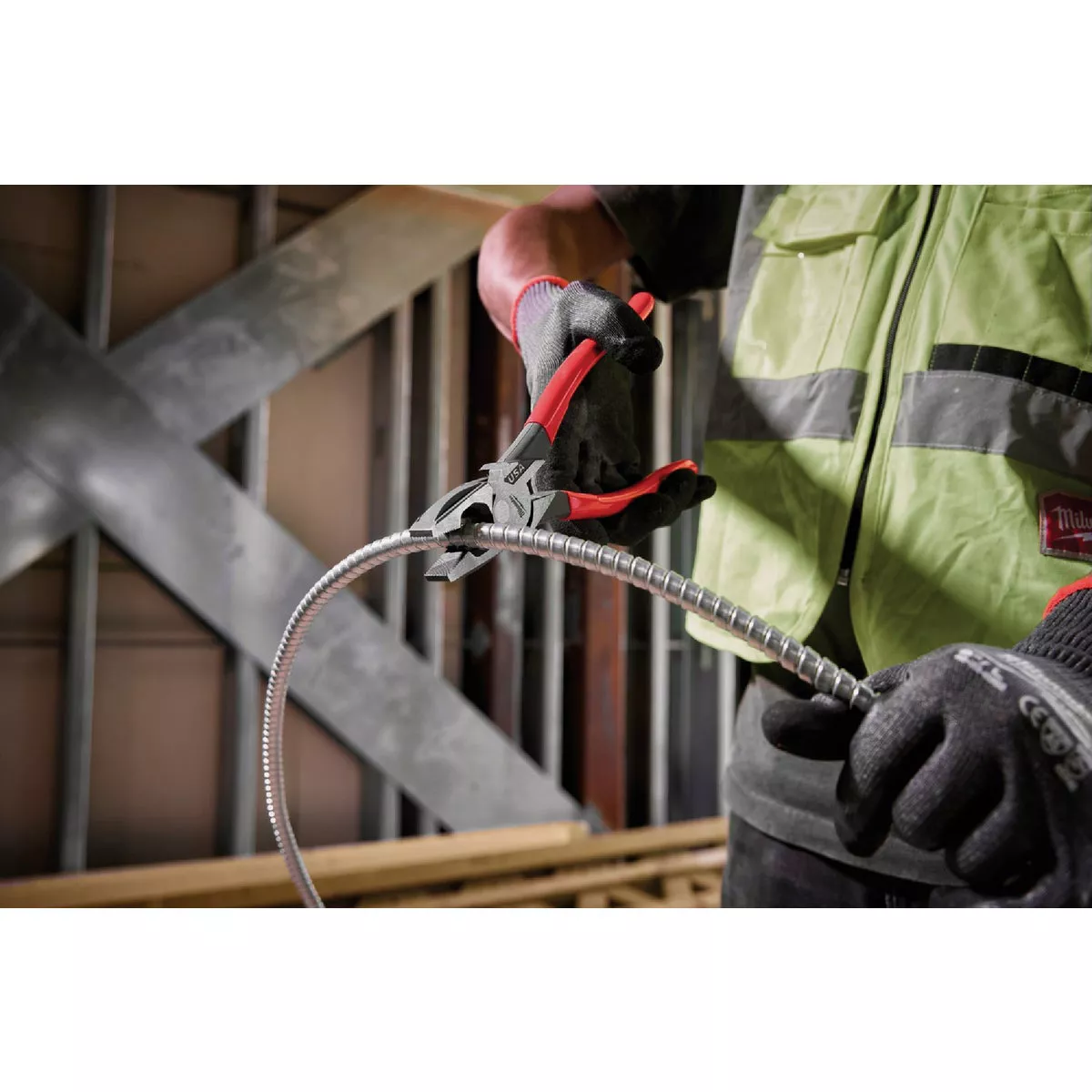 Milwaukee 9 In. Dipped Grip Linesman Pliers - photo 4