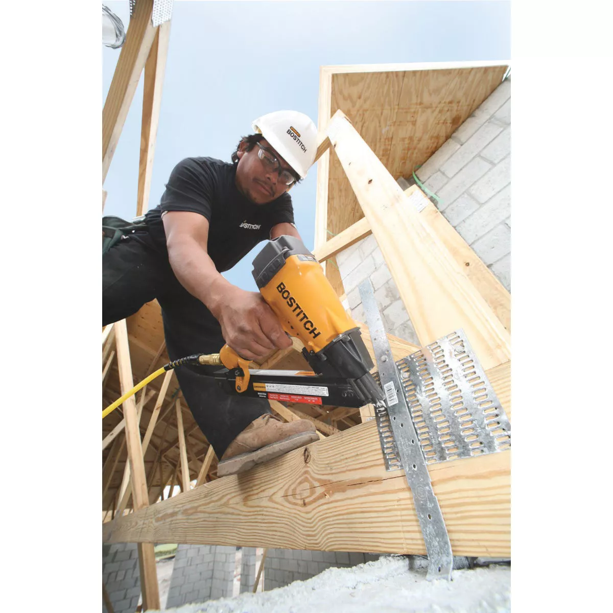 Bostitch 35 Degree 1-1/2 In. Paper Tape Strapshot Metal Connector Framing Nailer with Short Magazine - photo 3